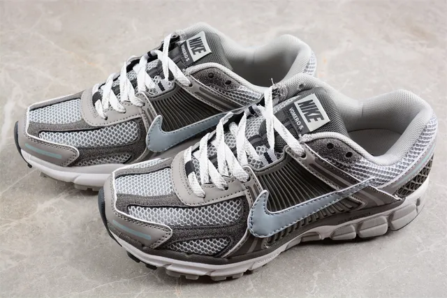 Nike Zoom 2K Gray Blue Mesh And Synthetic Cage Upper Light Swoosh Accent Running Shoes 9