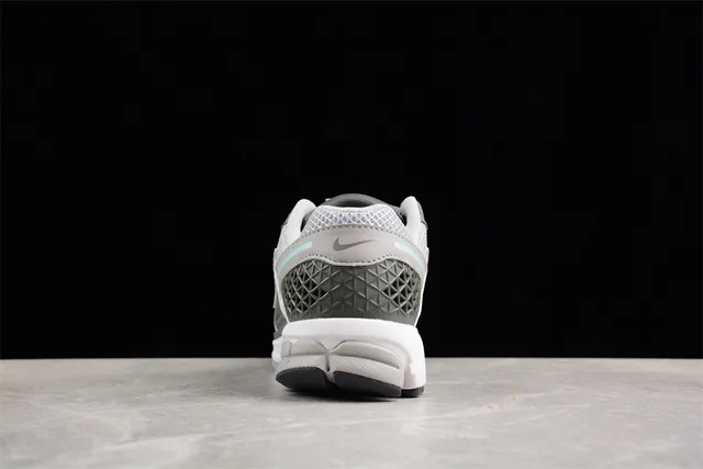 Nike Zoom 2K Gray Blue Mesh And Synthetic Cage Upper Light Swoosh Accent Running Shoes 10