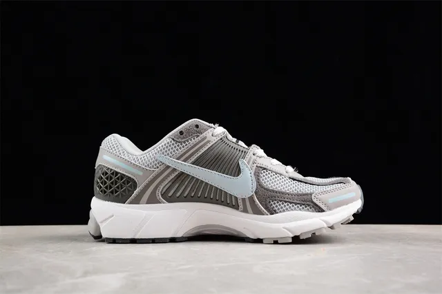 Nike Zoom 2K Gray Blue Mesh And Synthetic Cage Upper Light Swoosh Accent Running Shoes 11