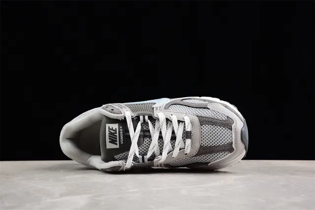 Nike Zoom 2K Gray Blue Mesh And Synthetic Cage Upper Light Swoosh Accent Running Shoes 12