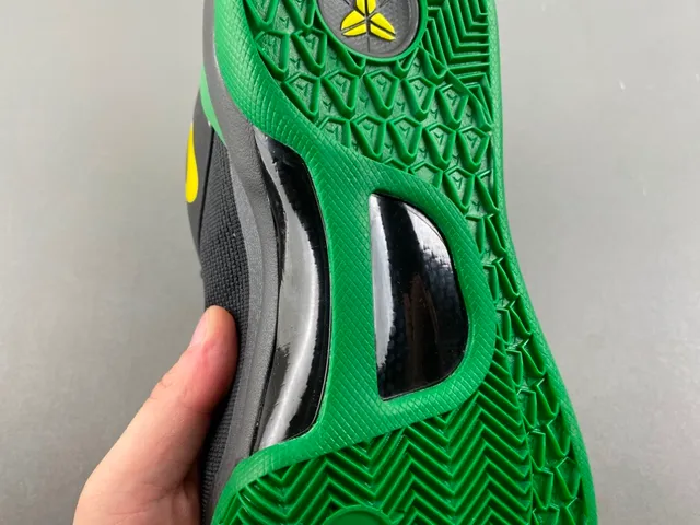 Nike Zoom Kobe VIII noir jaune vert chaussures de basket 10