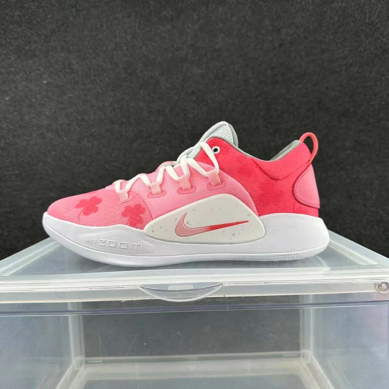 Nike Zoom Rize Chaussures de basket-ball rose blanc low-top silhouette imprimé floral haut en textile 2