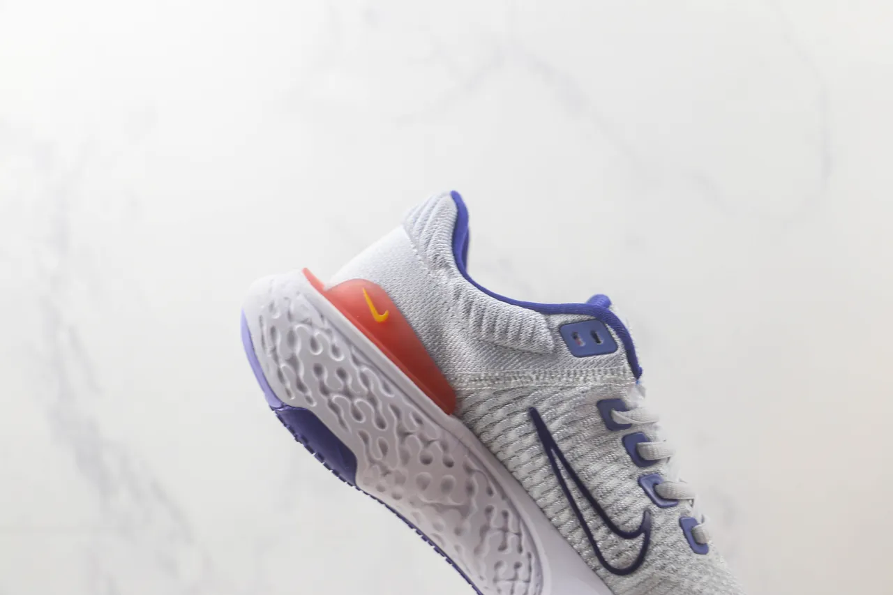 Nike ZoomX Invincible Run 灰蓝色针织鞋面 雕塑波浪中底 跑鞋 5