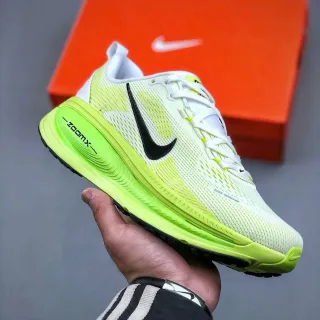 Nike ZoomX Invincible Run أبيض أخضر شبكة مصممة علوية قاعدة كاملة الطول أحذية الجري