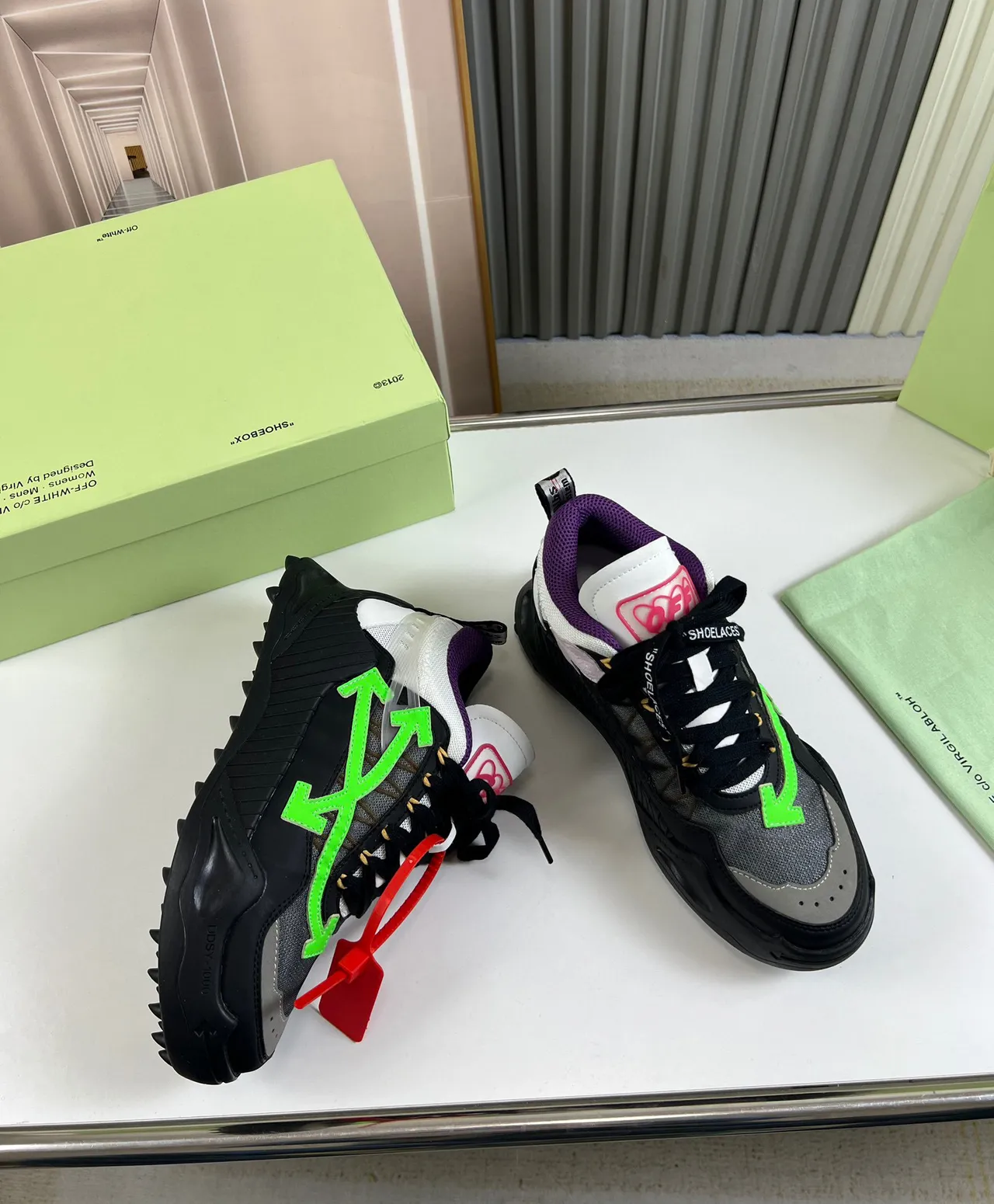Off-White काला हरा सोल औद्योगिक तीर मोटिफ चंकी स्नीकर 5