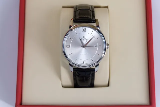 Omega De Ville Co-Axial Chronometer चांदी डायल काली चमड़े की पट्टी यांत्रिक घड़ी 3