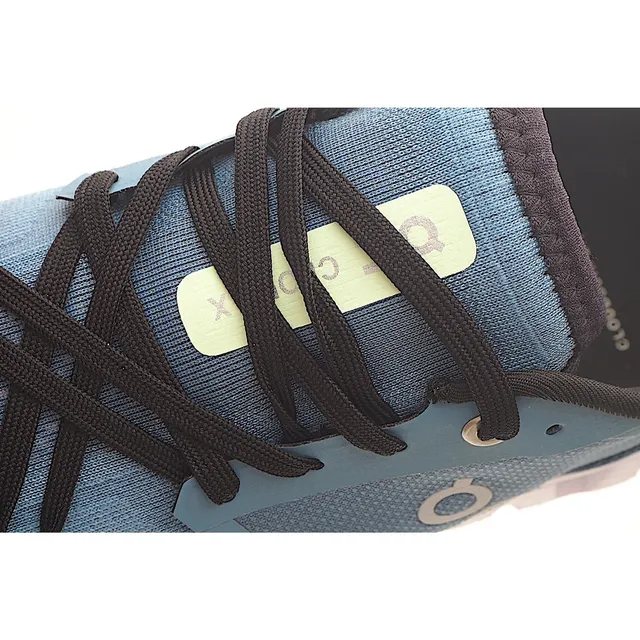 On أحذية جري بـ upper شبكي مهندس أزرق أسود midsole مقسم CloudTec 5