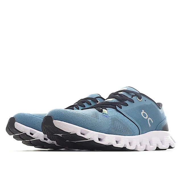 On أحذية جري بـ upper شبكي مهندس أزرق أسود midsole مقسم CloudTec 7