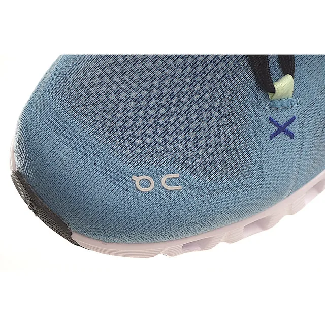 On أحذية جري بـ upper شبكي مهندس أزرق أسود midsole مقسم CloudTec 8