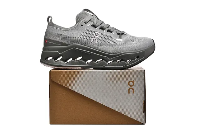 On Gris Negro Parte superior de tricot ingenieril Open Hexagonal CloudTec Pods Zapatos de running 2