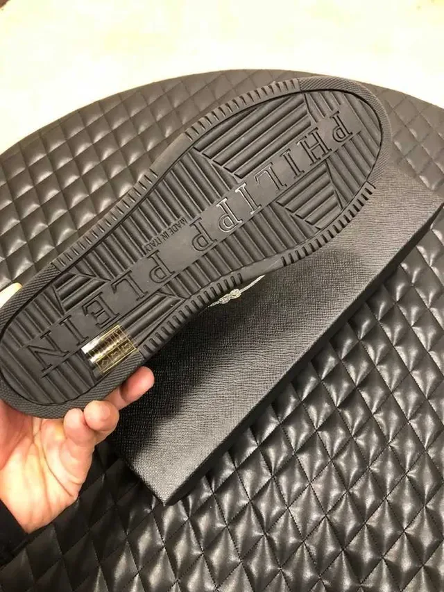 Philipp Plein Tênis Lifestyle de Couro Preto e Dourado de Topo Alto 4
