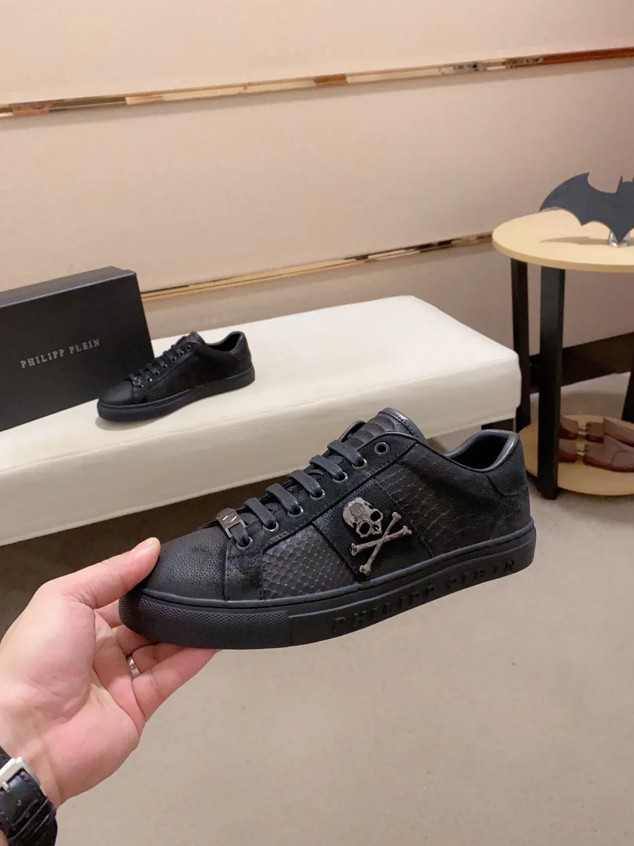 Philipp Plein Sneakers Lifestyle Couro Preto e Prata e Textura de Escamas de Serpente Emblema de Metal 3