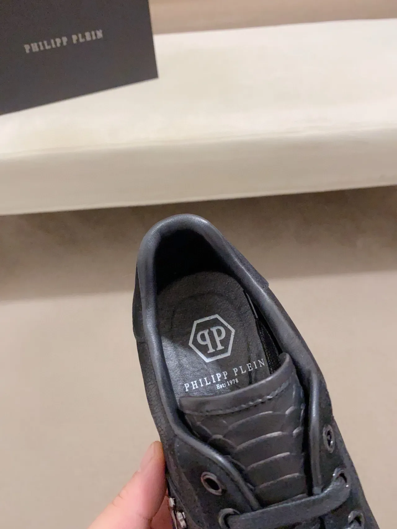 Philipp Plein Sneakers Lifestyle Couro Preto e Prata e Textura de Escamas de Serpente Emblema de Metal 6