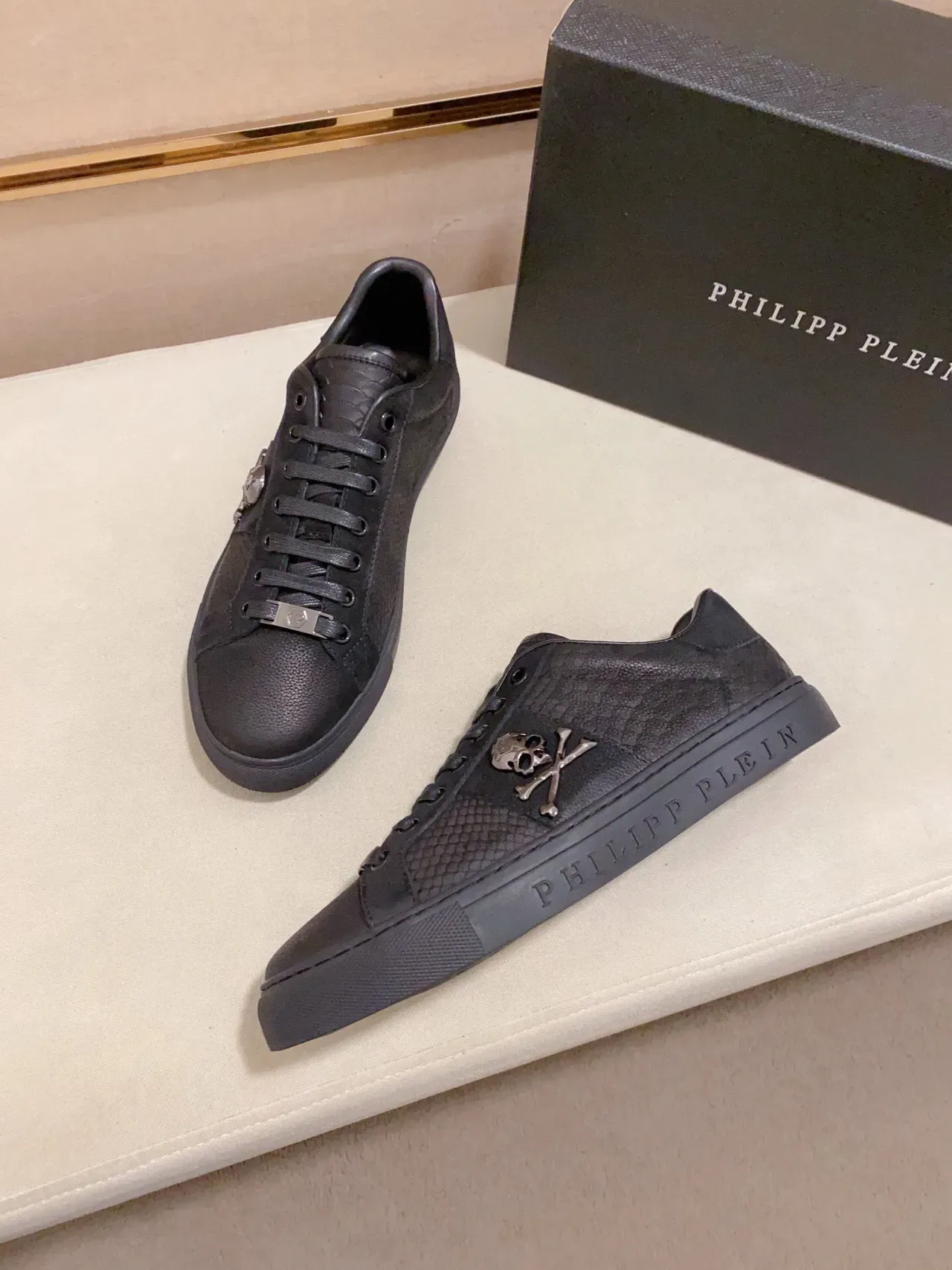 Philipp Plein Sneakers Lifestyle Couro Preto e Prata e Textura de Escamas de Serpente Emblema de Metal 7