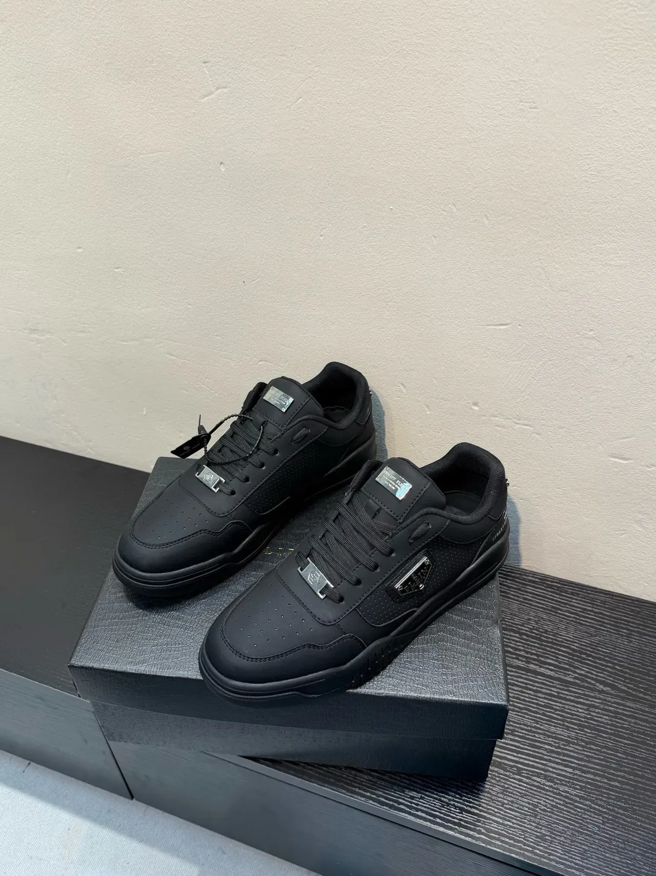 Philipp Plein STREET KING 全黑皮革生活方式运动鞋 3