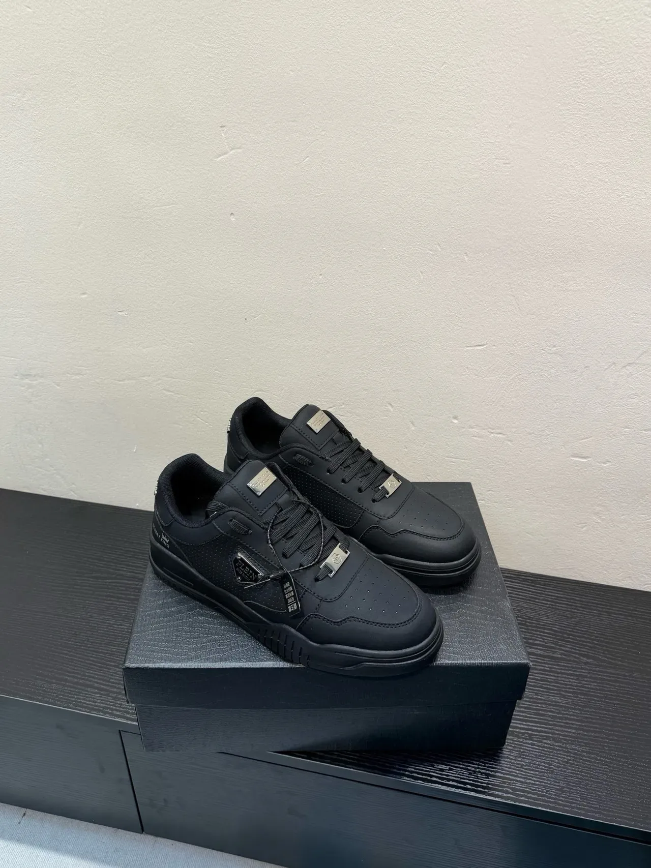 Philipp Plein STREET KING 全黑皮革生活方式运动鞋 5