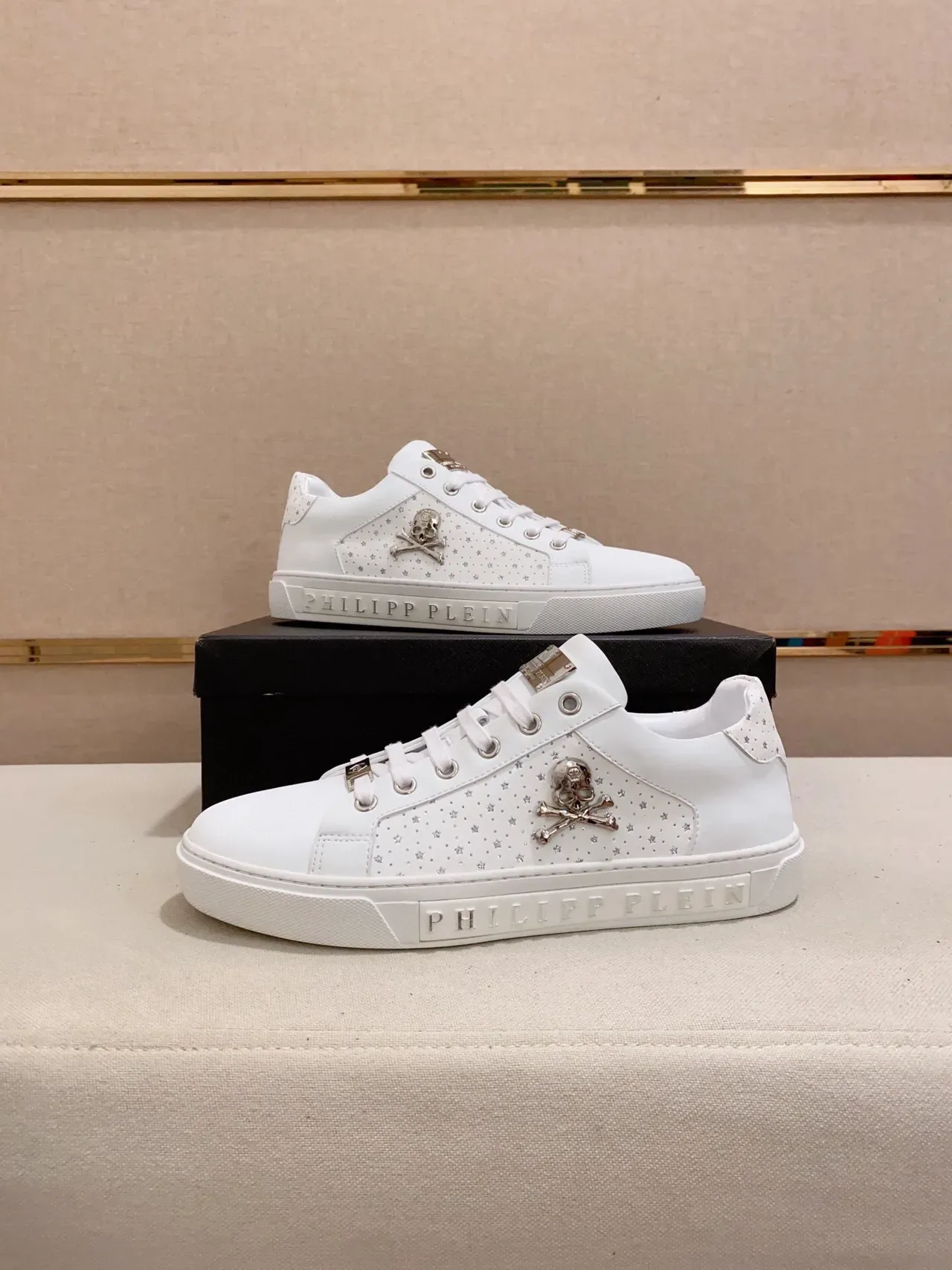Philipp Plein Zapatillas Lifestyle Blancas con Emblema de Cráneo Perforado con Estrella 7