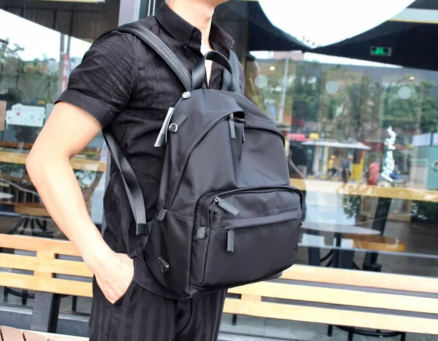 Prada 黑色哑光尼龙结构轮廓休闲背包 8