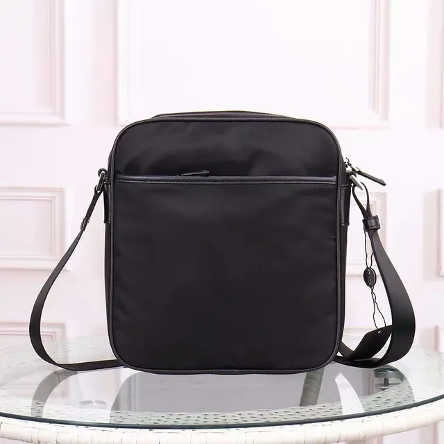 Prada 黑色 矩形 尼龙 身体前拉链口袋 信使包 8
