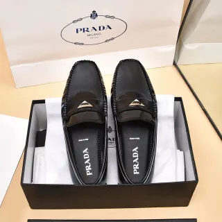 Prada काला चांदी चमकदार पेटेंट टो कैप बुनावट साइड ट्रिम लूफर