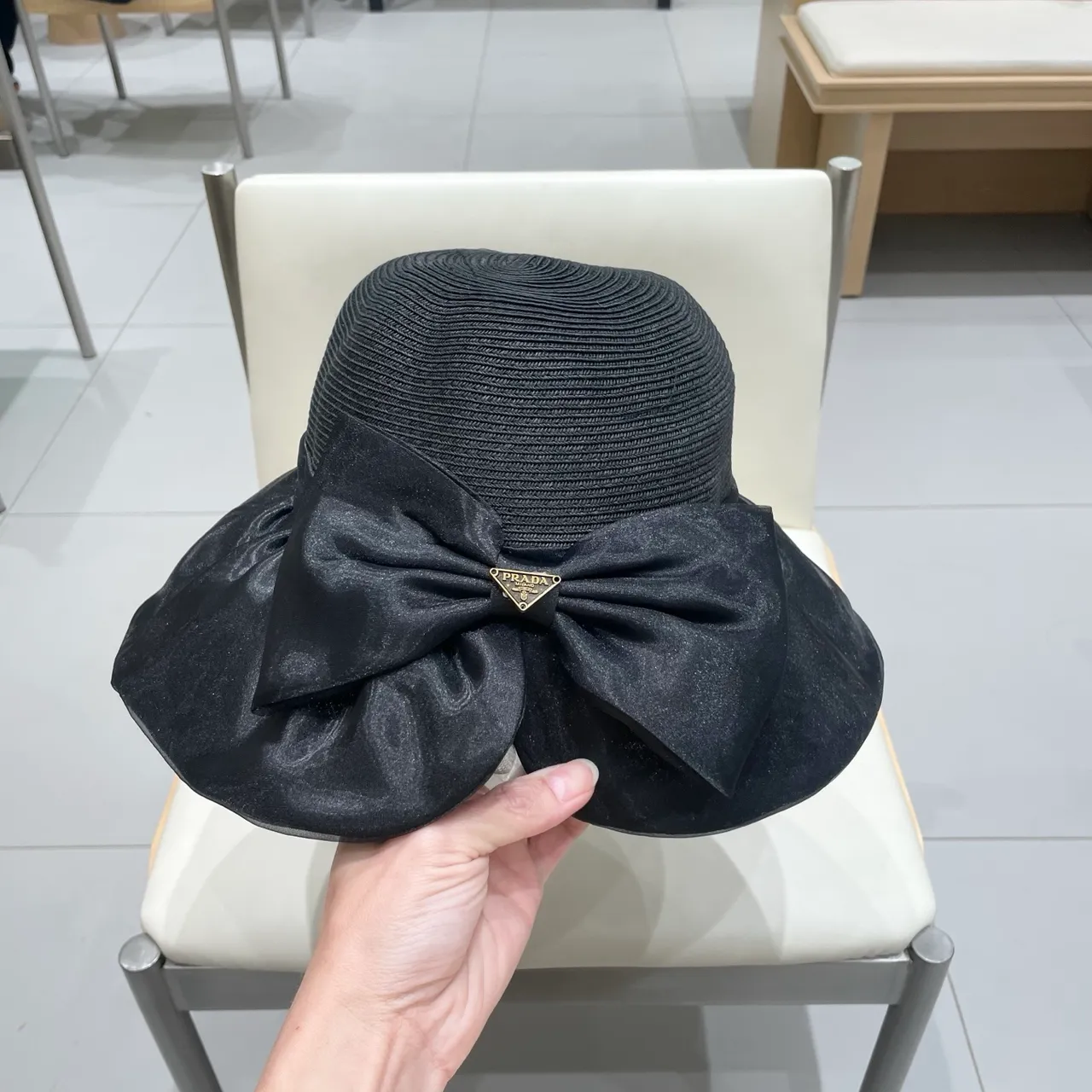 Prada কালো বোনা ভূসির মতো মুকুট চওড়া ঢিলা কিনারা Fedora 4