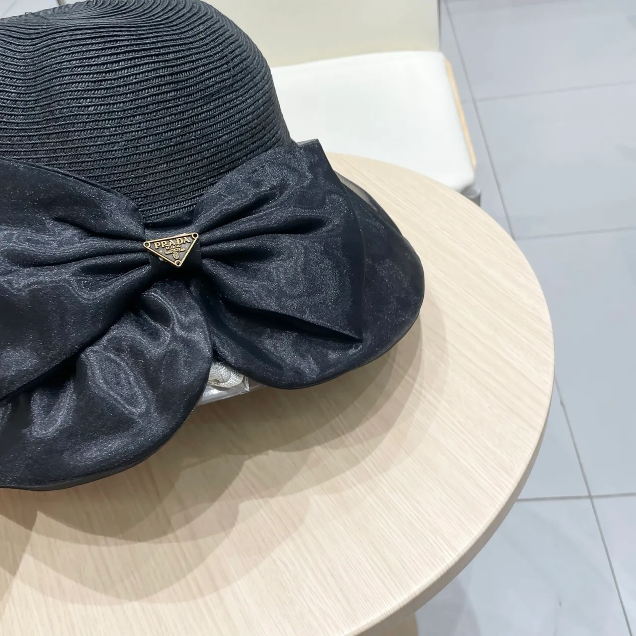 Prada কালো বোনা ভূসির মতো মুকুট চওড়া ঢিলা কিনারা Fedora 7