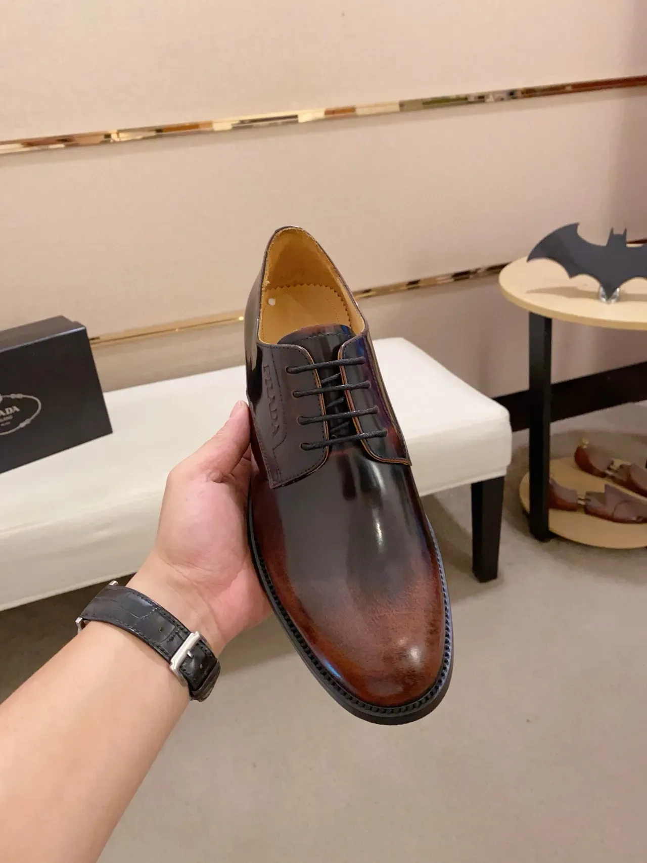 Prada भूरी पॉलिश्ड लेदर कैप टो ऑक्सफोर्ड जूते 5