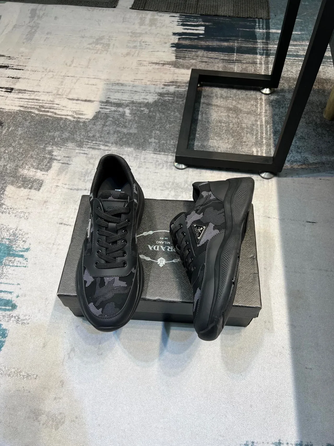حذاء سنيكرز برادا Cloudbust أسود رمادي low-top كامو برينت لايف ستايل 4
