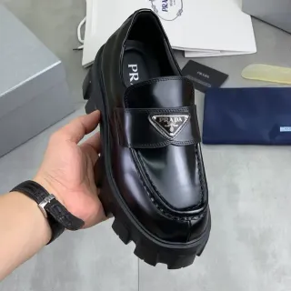 Prada Cloudbust Mocasín de Cuero Negro con suela lug-sole