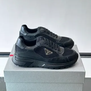 Prada Cloudbust काले मेश और चमड़े लाइफस्टाइल स्नीकर