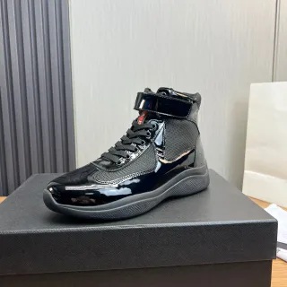 Prada Cloudbust Sneaker lifestyle en cuir patenté noir avec mesh haut