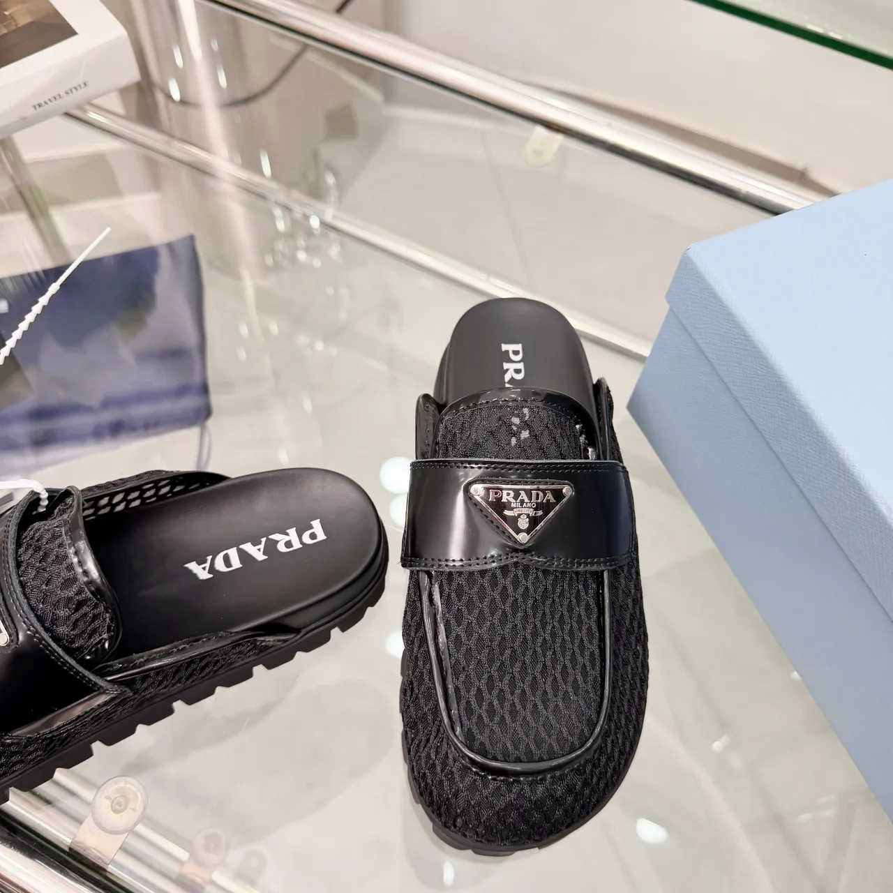 Prada Cloudbust काला टेक्स्चर्ड निट लोअफर 2