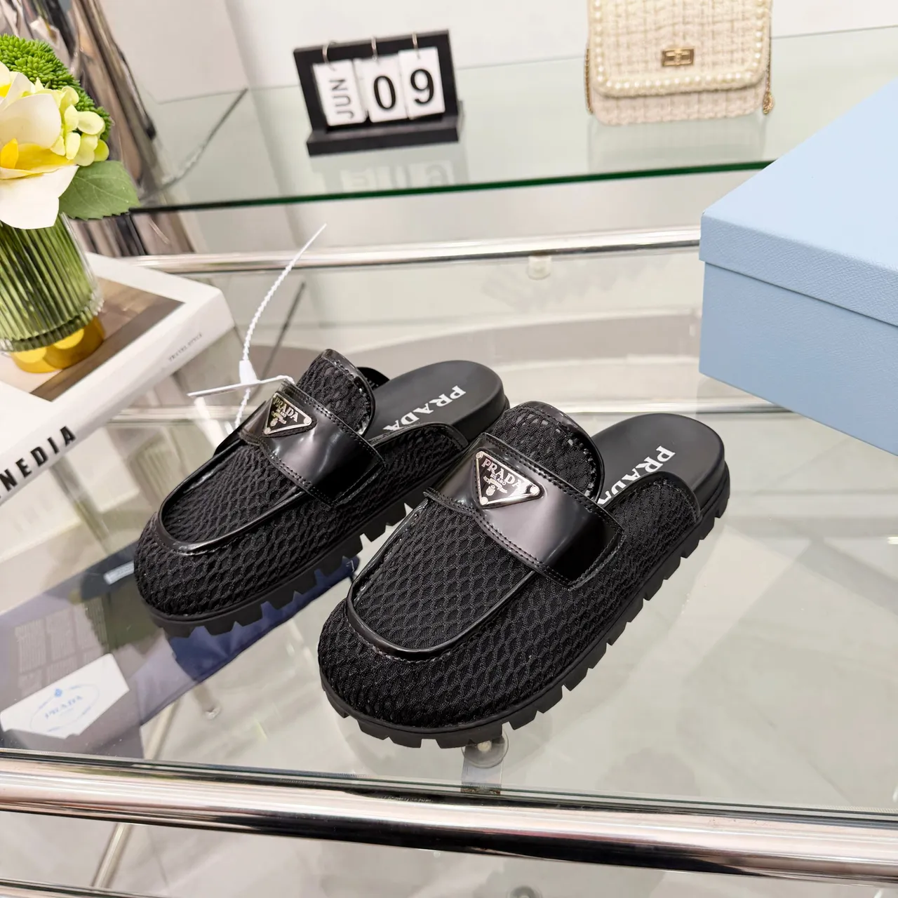 Prada Cloudbust काला टेक्स्चर्ड निट लोअफर 4