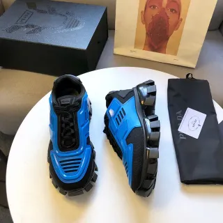 Prada Cloudbust Tênis chunky azul e preto