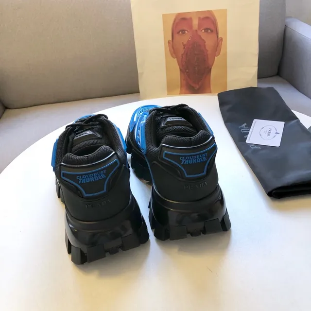 Prada Cloudbust 蓝色和黑色厚底运动鞋 3