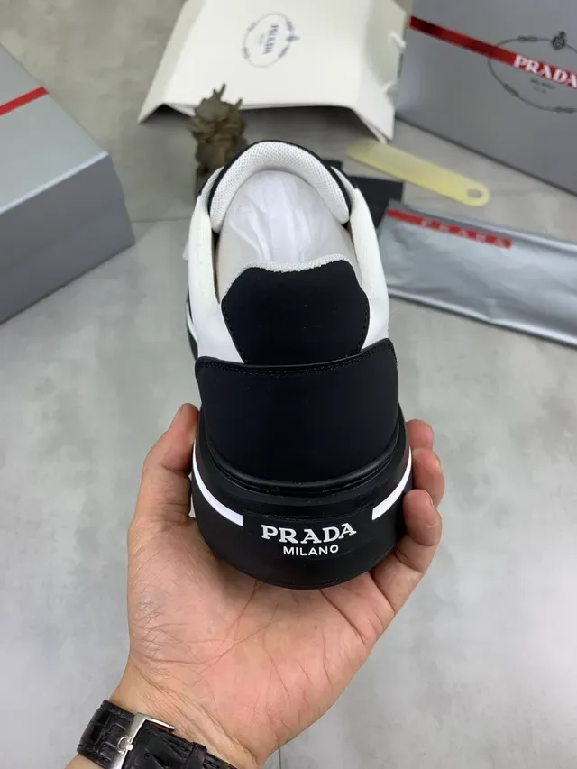 Prada Cloudbust أحذية رياضية أبيض وأسود للأسلوب الحياتي 4