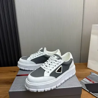 Prada Cloudbust सफेद और ग्रे लाइफस्टाइल स्नीकर