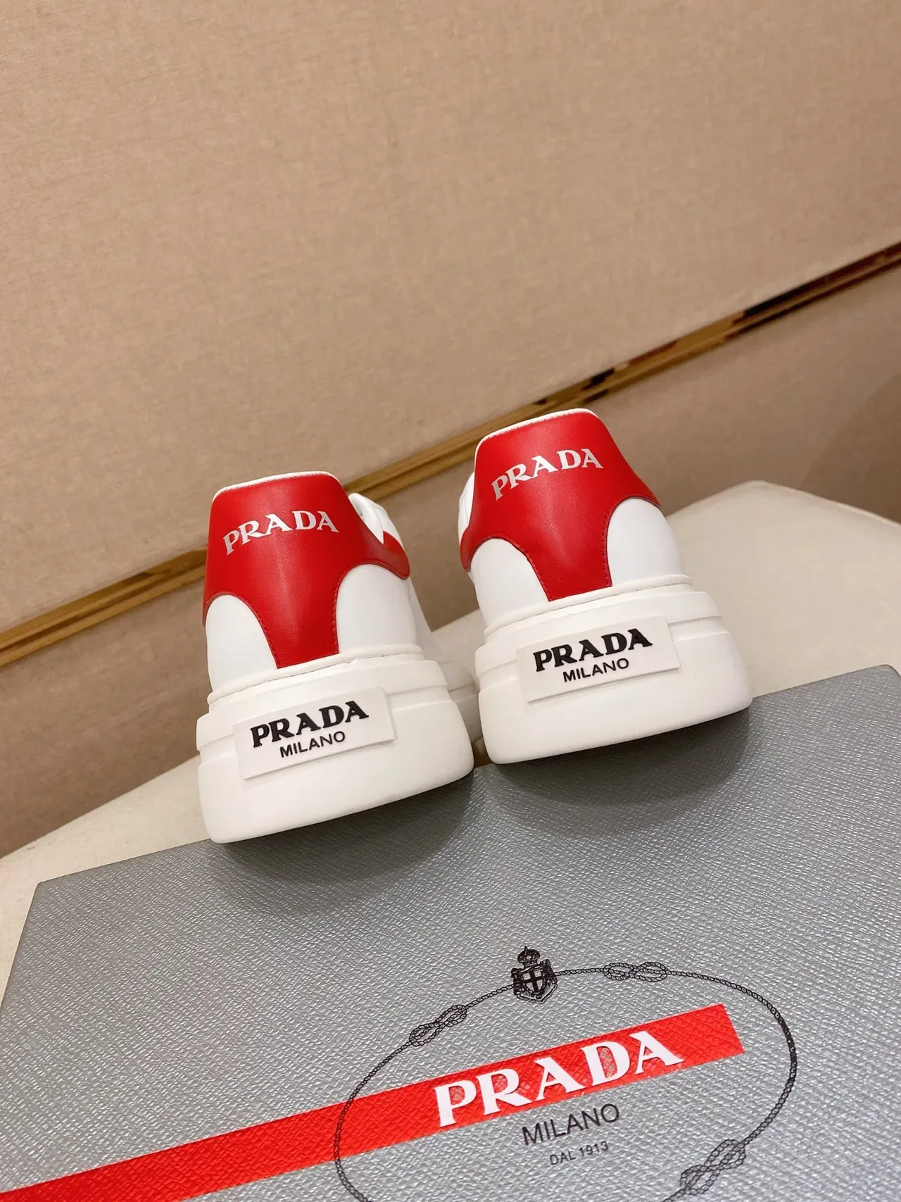 Prada Cloudbust 白红休闲运动鞋 2