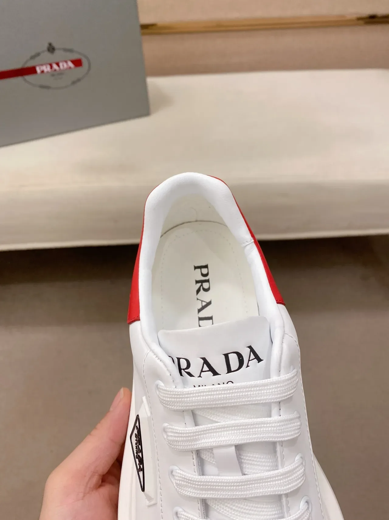 Prada Cloudbust 白红休闲运动鞋 3
