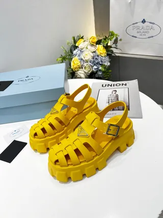 Prada Cloudbust पीला चांदी मोटा प्लेटफॉर्म पट्टी ग्लाडिएटर सैंडल 2