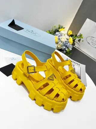 Prada Cloudbust पीला चांदी मोटा प्लेटफॉर्म पट्टी ग्लाडिएटर सैंडल 3