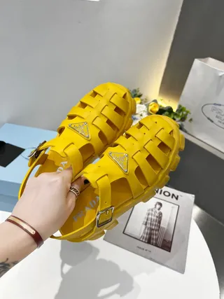 Prada Cloudbust पीला चांदी मोटा प्लेटफॉर्म पट्टी ग्लाडिएटर सैंडल 4