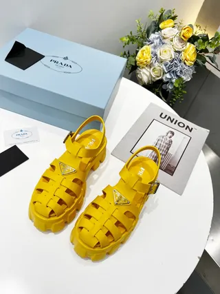Prada Cloudbust पीला चांदी मोटा प्लेटफॉर्म पट्टी ग्लाडिएटर सैंडल 8