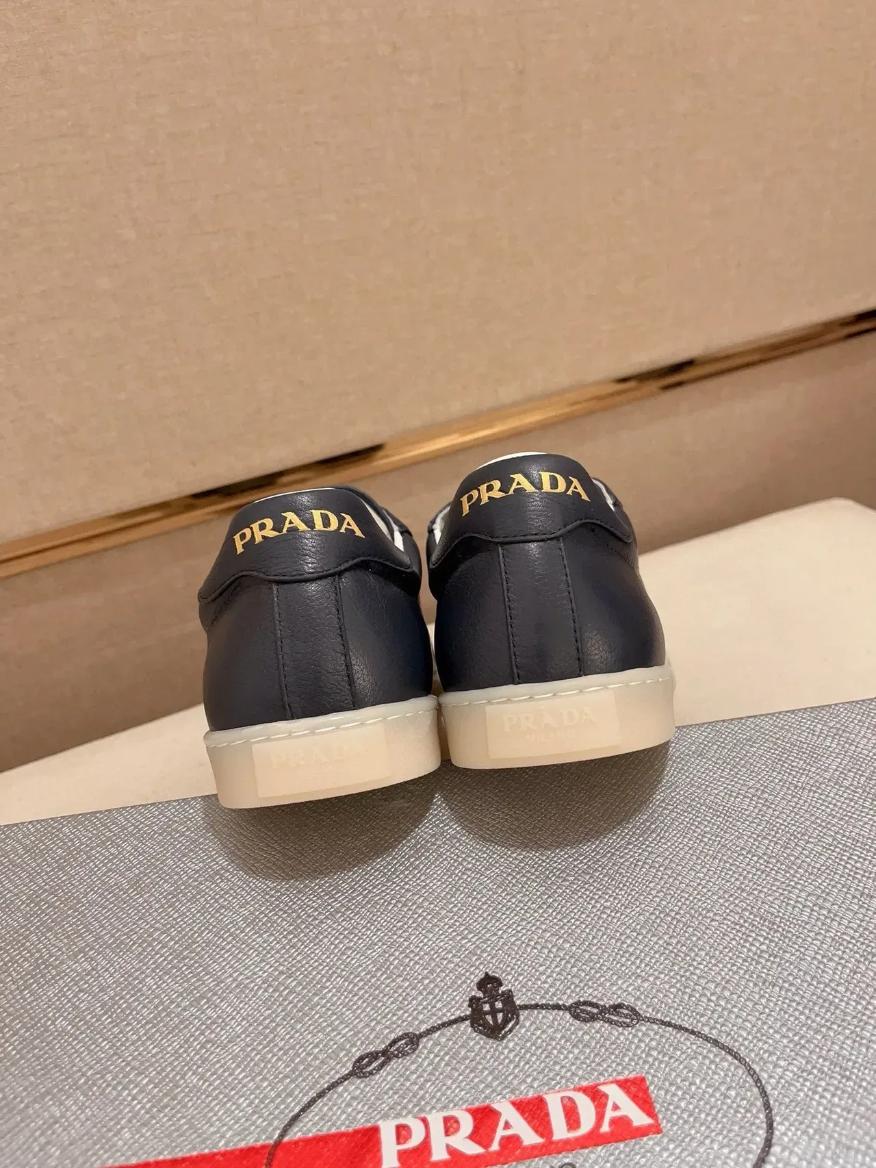 Prada Lifestyle Sneaker Navy White Cuir Tige Semelle Contraste Lifestyle Sneakers 4