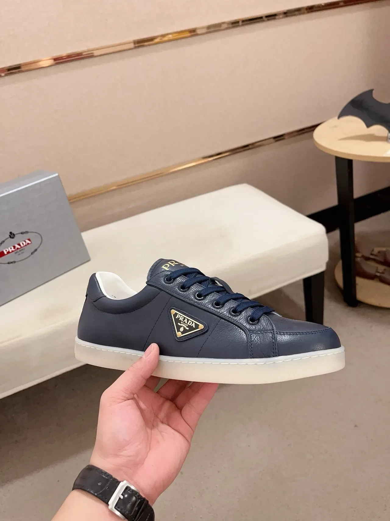 Prada Lifestyle Sneaker Navy White Cuir Tige Semelle Contraste Lifestyle Sneakers 5