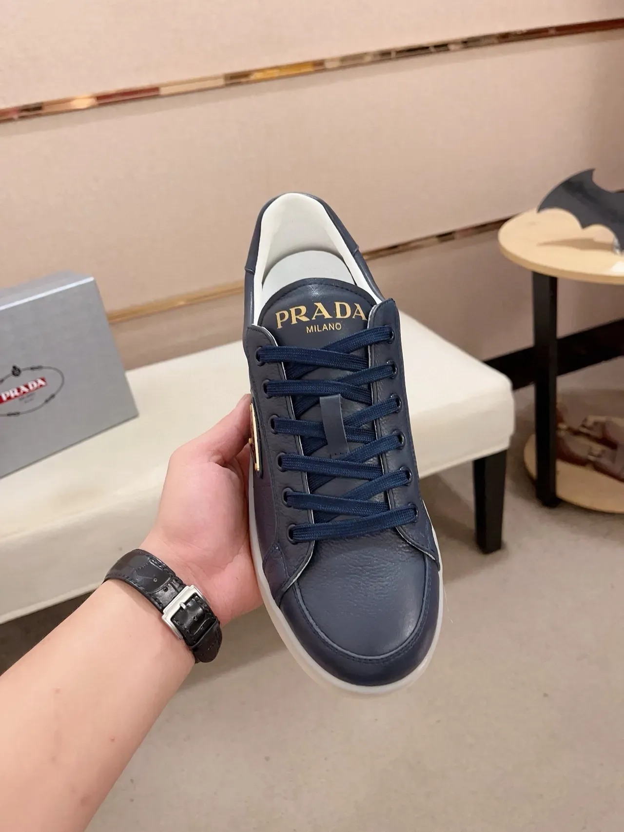 Prada Lifestyle Sneaker Navy White Cuir Tige Semelle Contraste Lifestyle Sneakers 6