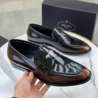 Prada Mocasines Patentado y Pulido de Dos Tonos Punta Cuadrada