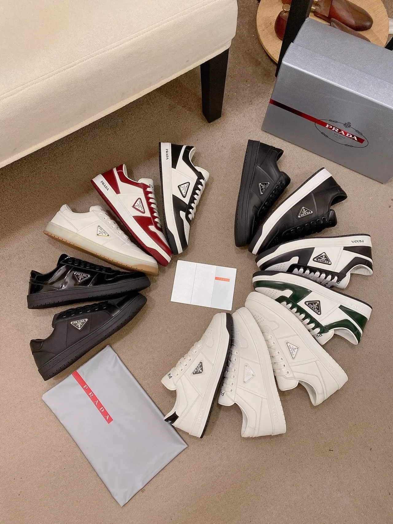 Prada Re-Edition 2005 黑色漆皮休闲运动鞋 2