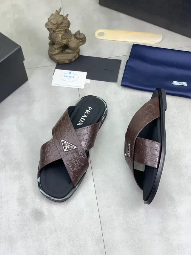 Prada Slide काला भूरा क्रोकोडाइल एम्बॉस्ड लेदर क्रॉस्ड डबल स्ट्रैप सैंडल 5
