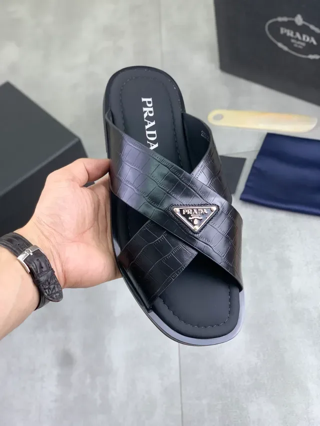 Prada Slide काला भूरा क्रोकोडाइल एम्बॉस्ड लेदर क्रॉस्ड डबल स्ट्रैप सैंडल 9